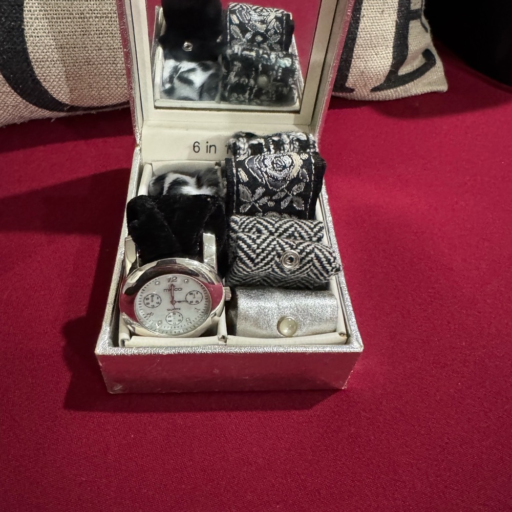 Vintage Payless ShoeSource Minicci Silver Watch with Black and Gray Bands